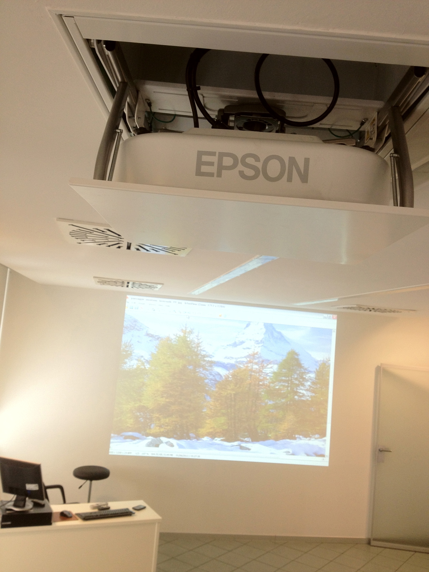  Videoproiettore a scomparsa 