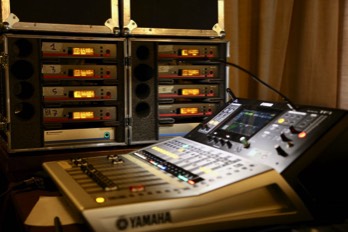  Mixer audio Yamaha TF1 e Rack radiomicrofoni 